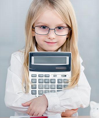 Dziewczynka z kalkulatorem